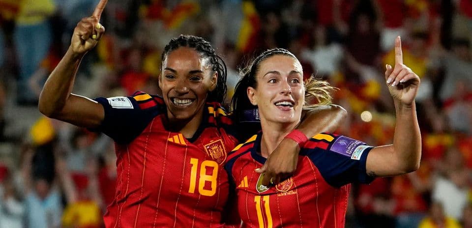 Joueuses espagnoles célébrant un but ensemble