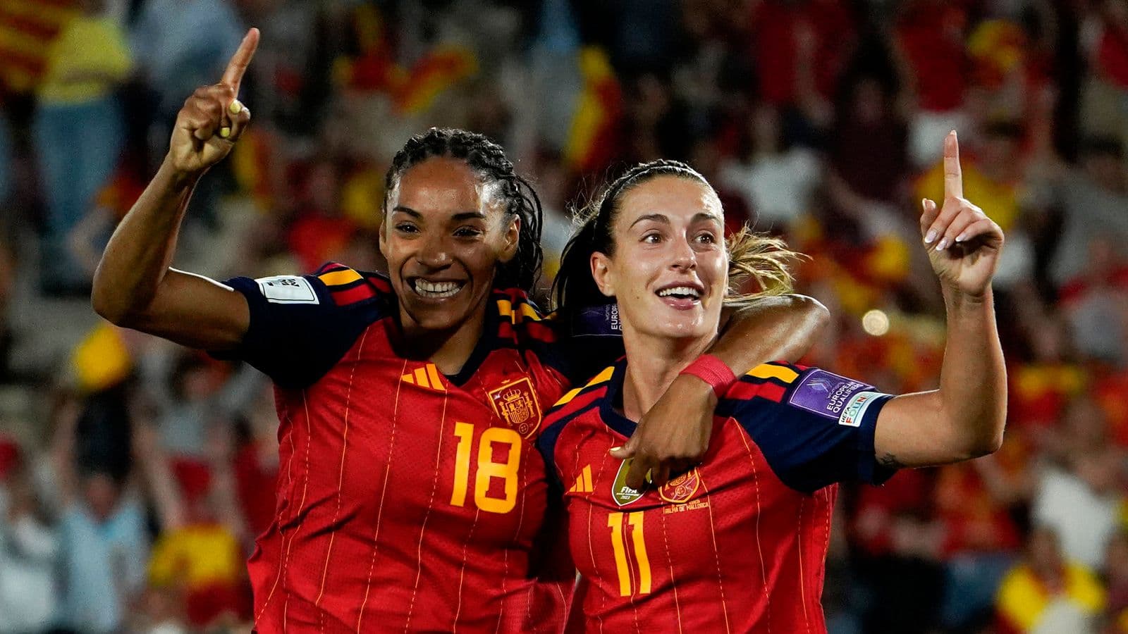 Joueuses espagnoles célébrant un but ensemble