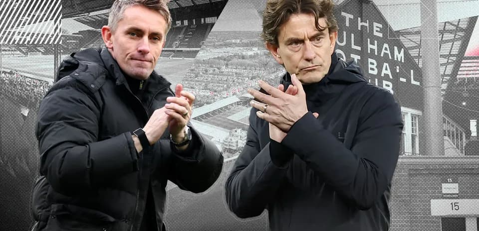Deux entraîneurs applaudissant avant un match