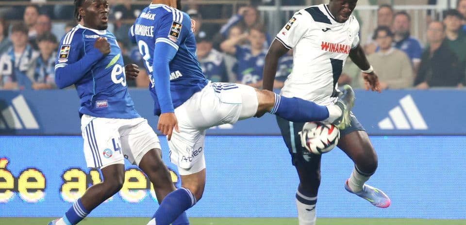 Racing players preparing for a match against Le Havre.