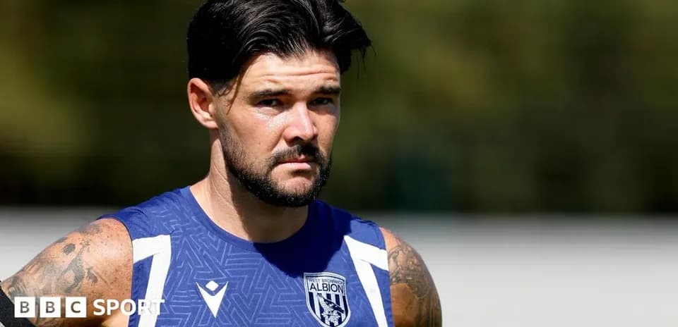 Joueur en entraînement avec maillot de West Bromwich Albion