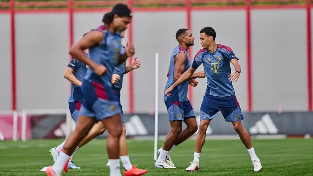 Joueurs s'entraînant sur le terrain d'entraînement