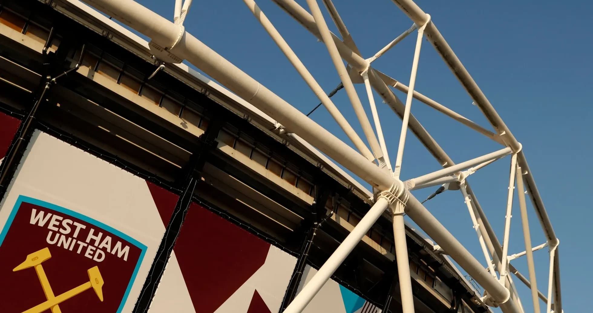 Logo de West Ham United sur le stade