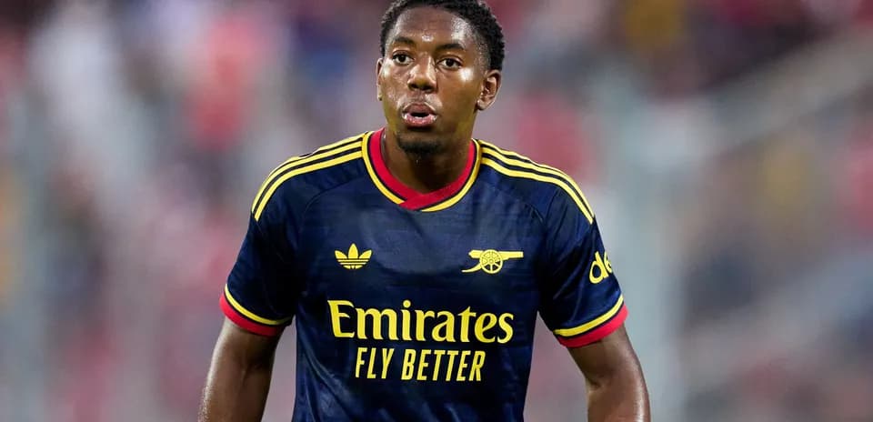 Joueur d'Arsenal en action sur le terrain