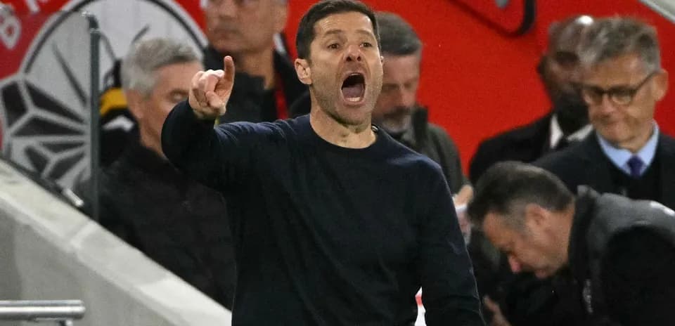 Entraîneur donnant des instructions pendant le match