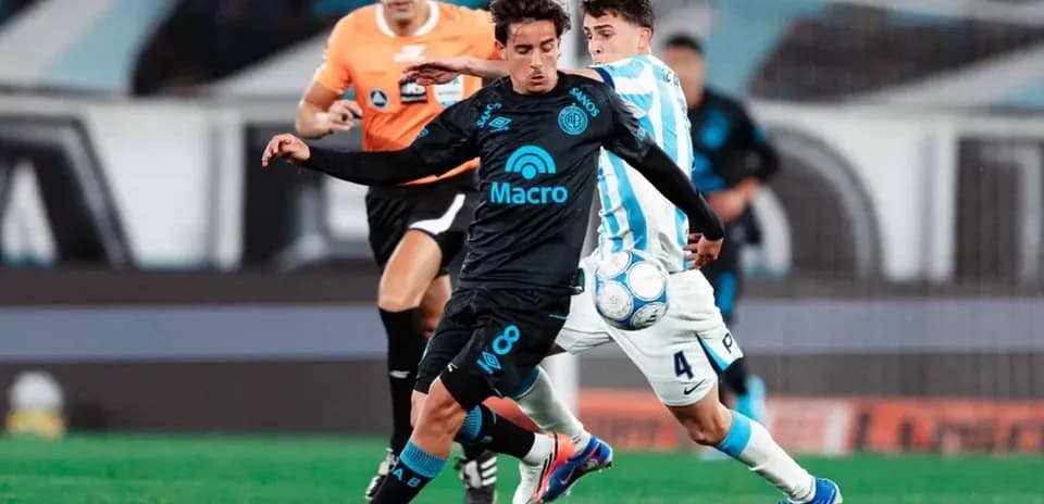 Joueur en action lors du match Racing Club vs Belgrano