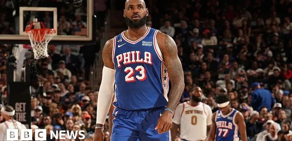 Joueur de basketball en action sur le terrain