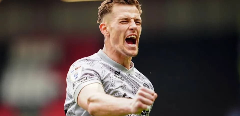 Joueur célébrant après un match de football
