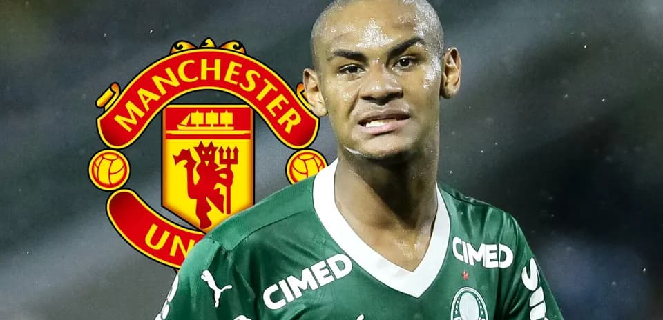 Joueur de Palmeiras avec logo de Manchester United en arrière-plan