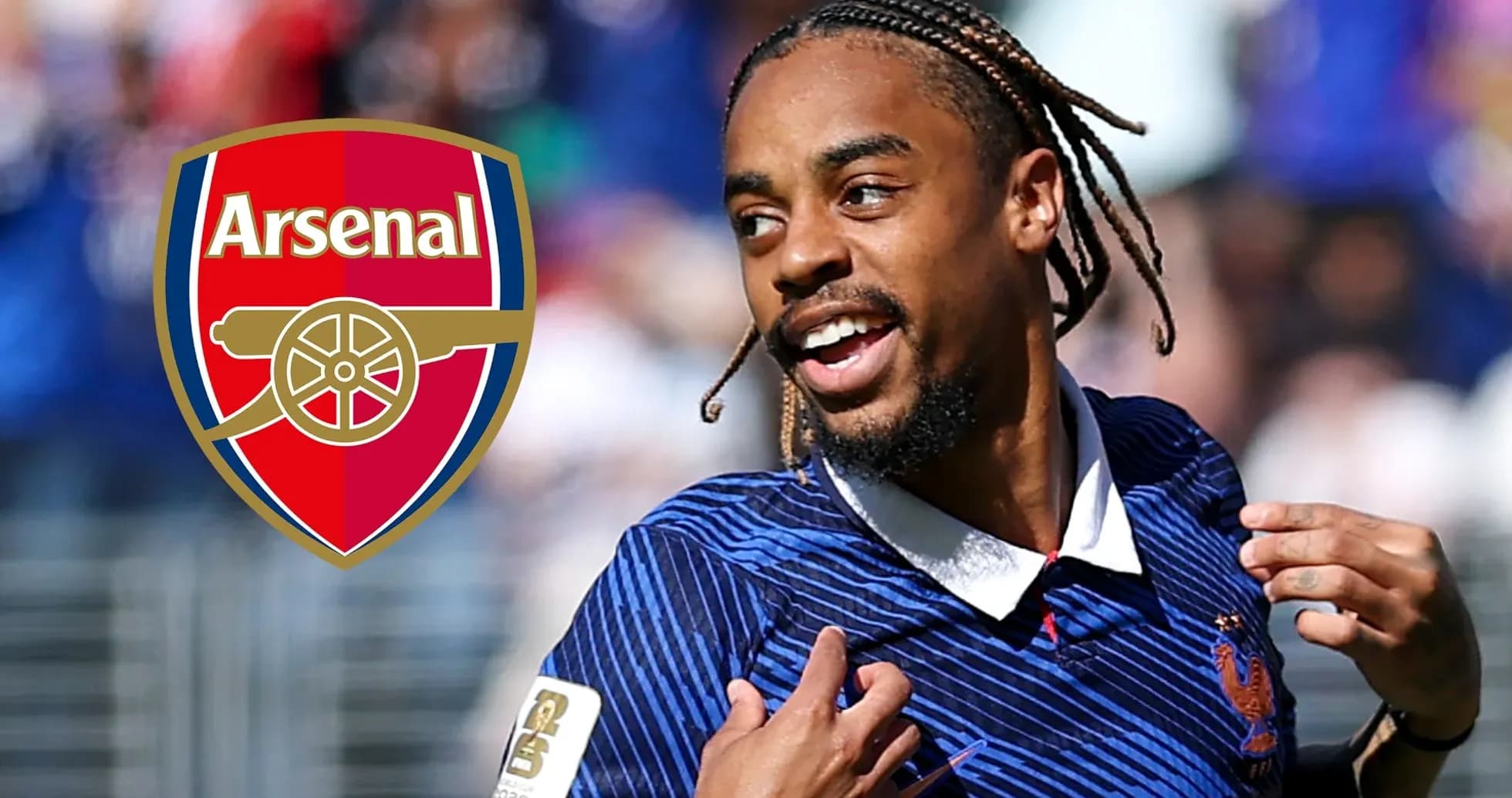 Joueur célébrant un but avec le logo d'Arsenal