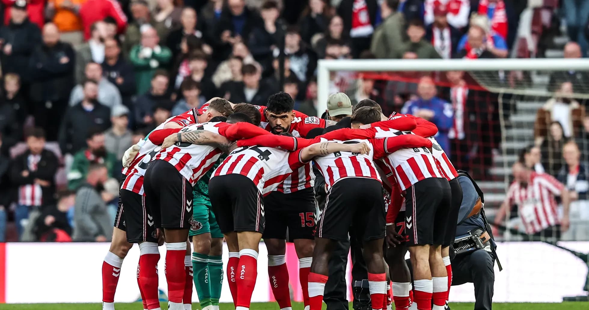 Les joueurs de Sunderland en cercle avant le match