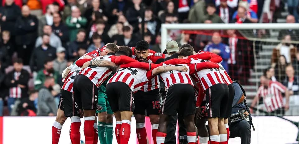 Les joueurs de Sunderland en cercle avant le match
