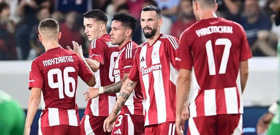 Joueurs de l'Olympiakos célébrant un but