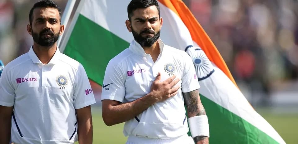 Joueurs indiens en uniforme lors de l'hymne national