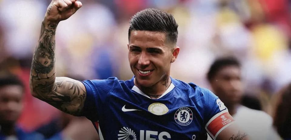 Joueur de Chelsea célébrant avec le poing levé