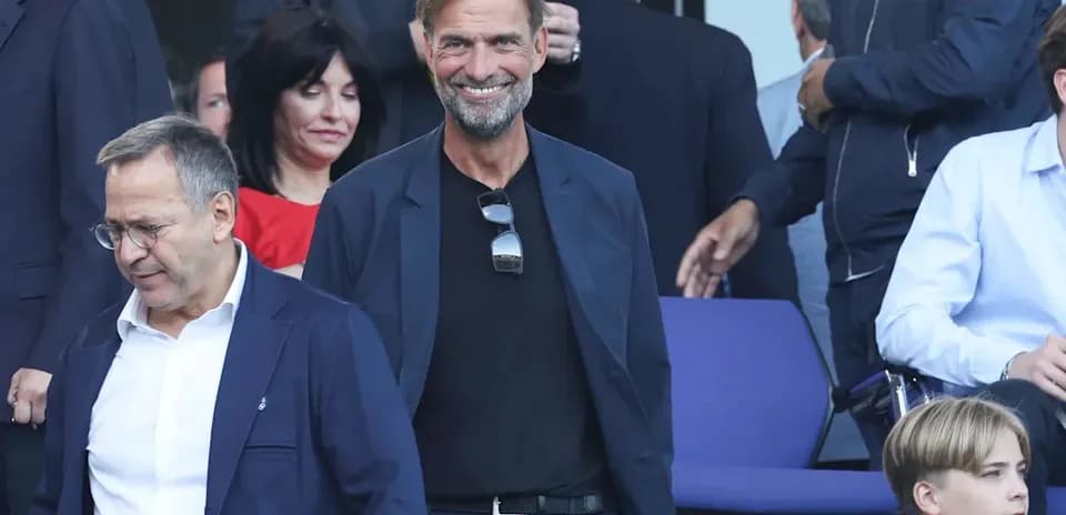 Personnes dans les tribunes lors d'un événement sportif