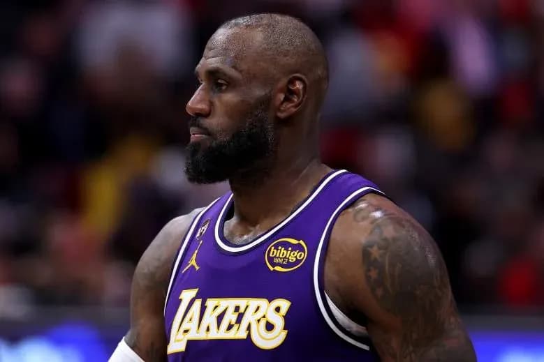 Joueur des Lakers sur le terrain pendant un match