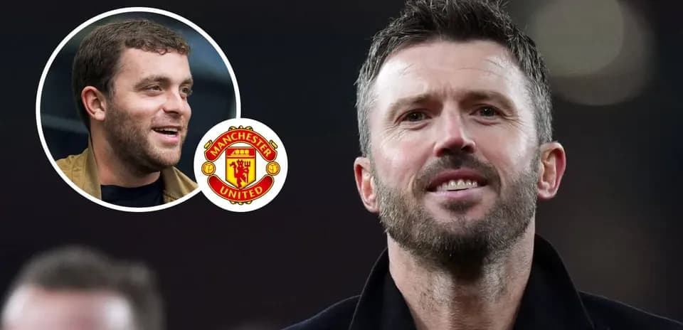 Deux hommes avec le logo de Manchester United