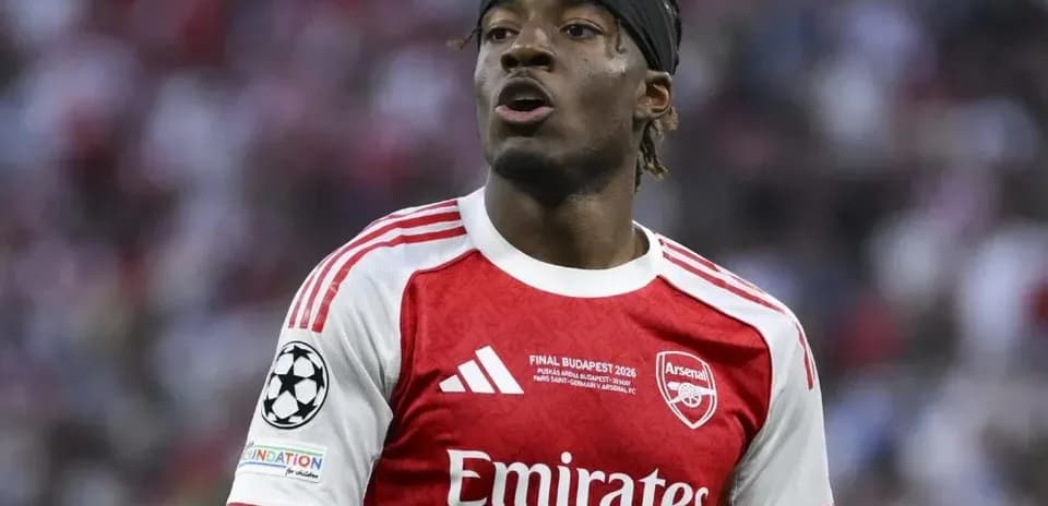 Joueur d'Arsenal en action sur le terrain