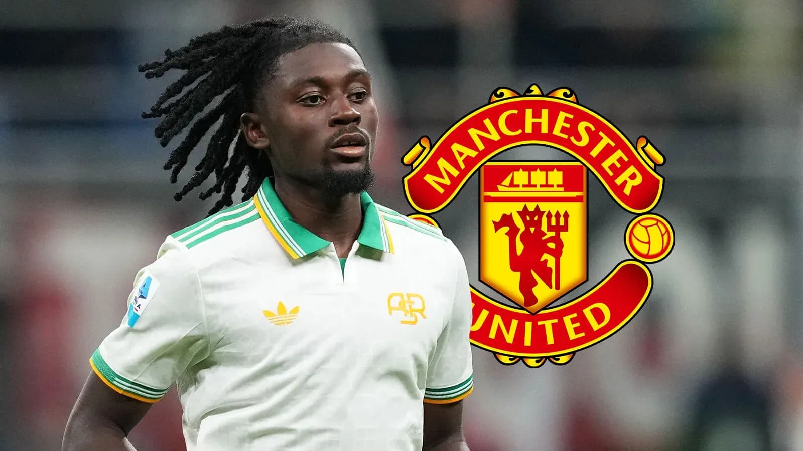 Joueur en maillot blanc avec logo Manchester United en arrière-plan