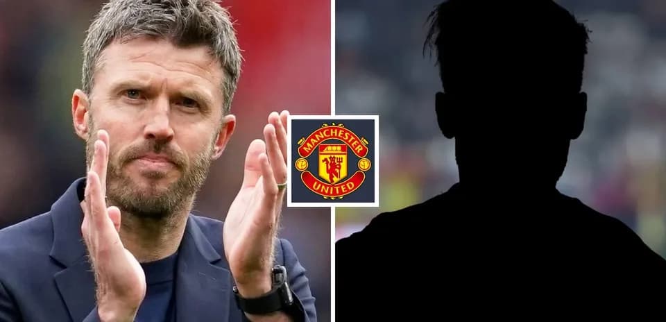 Entraîneur applaudissant avec logo de Manchester United