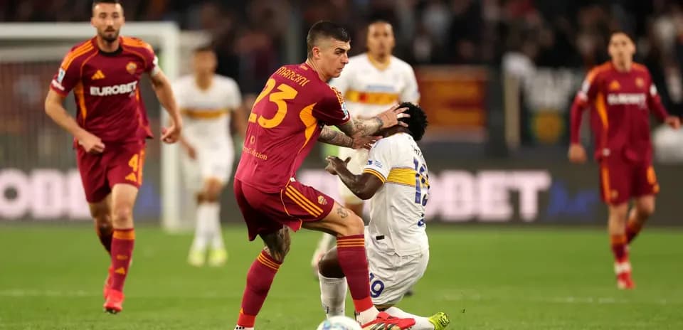 Joueur de l'AS Roma en action contre Lecce