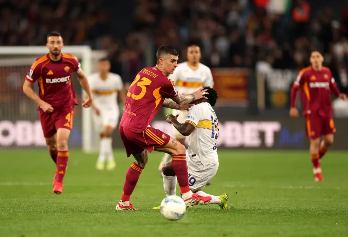 Joueur de l'AS Roma en action contre Lecce