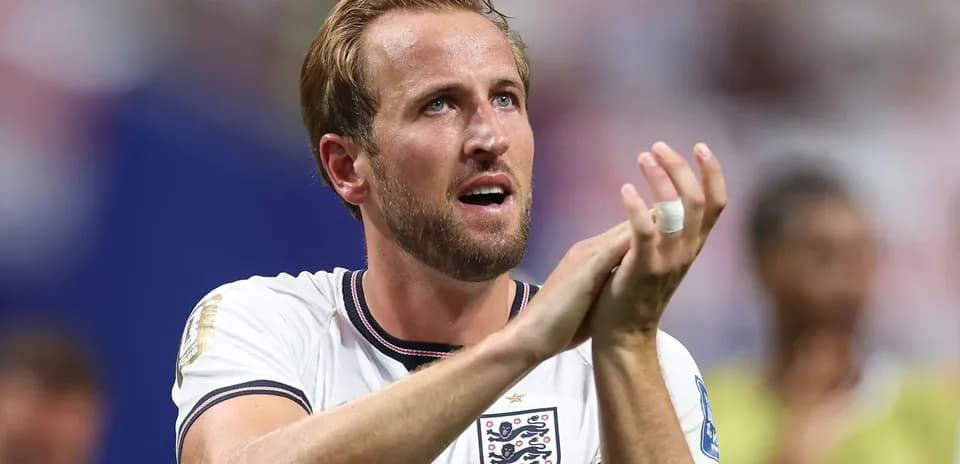 Joueur anglais applaudissant après un match