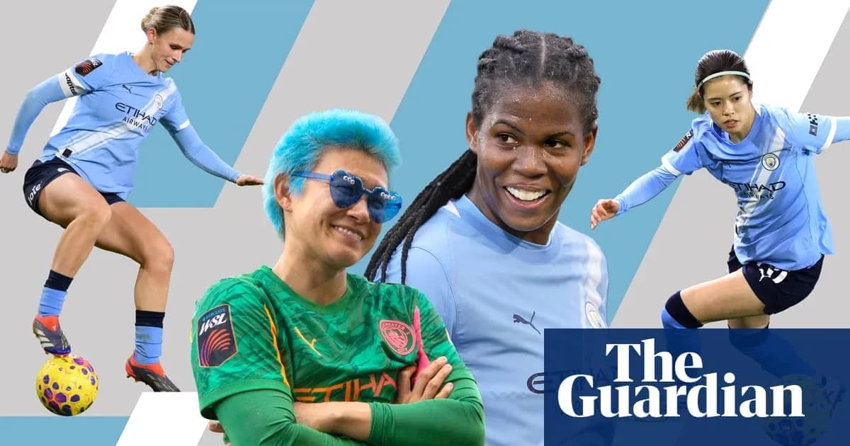 Joueuses de Manchester City en action sur fond graphique