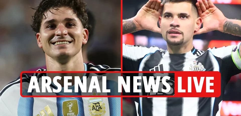 Deux joueurs en maillots de football, Arsenal News Live