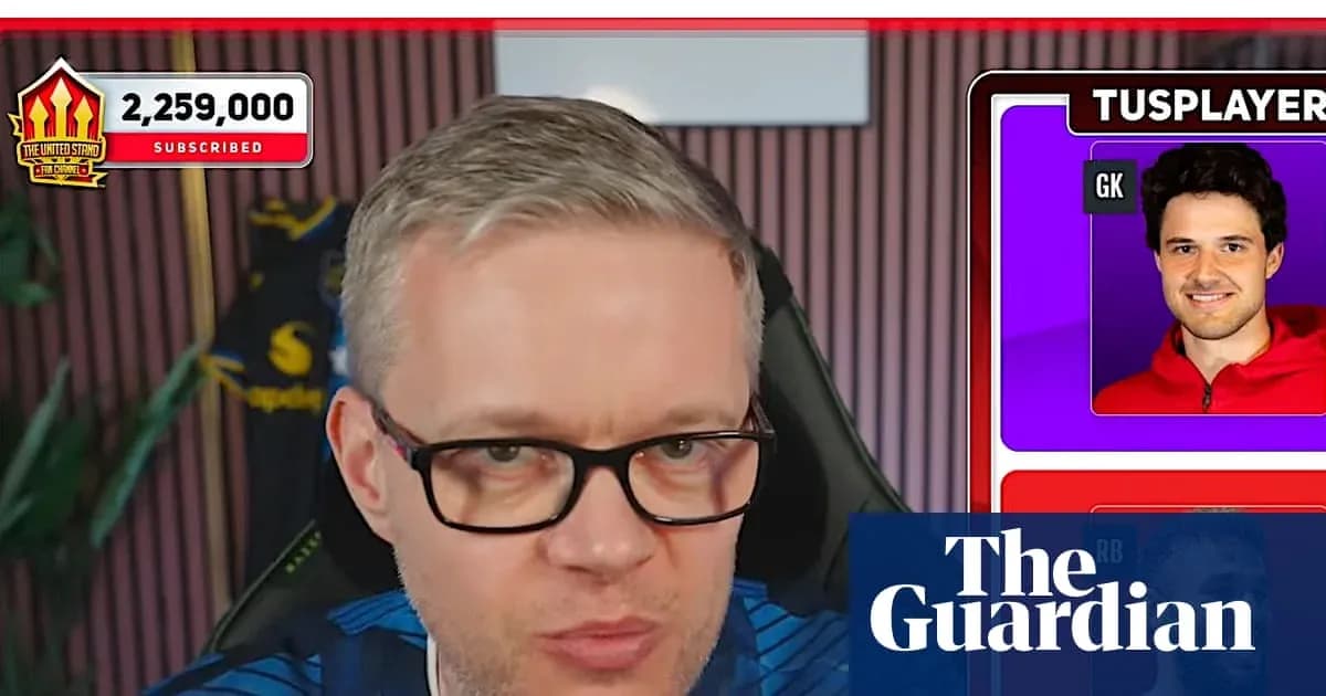 Créateur de contenu parlant devant un écran de jeu