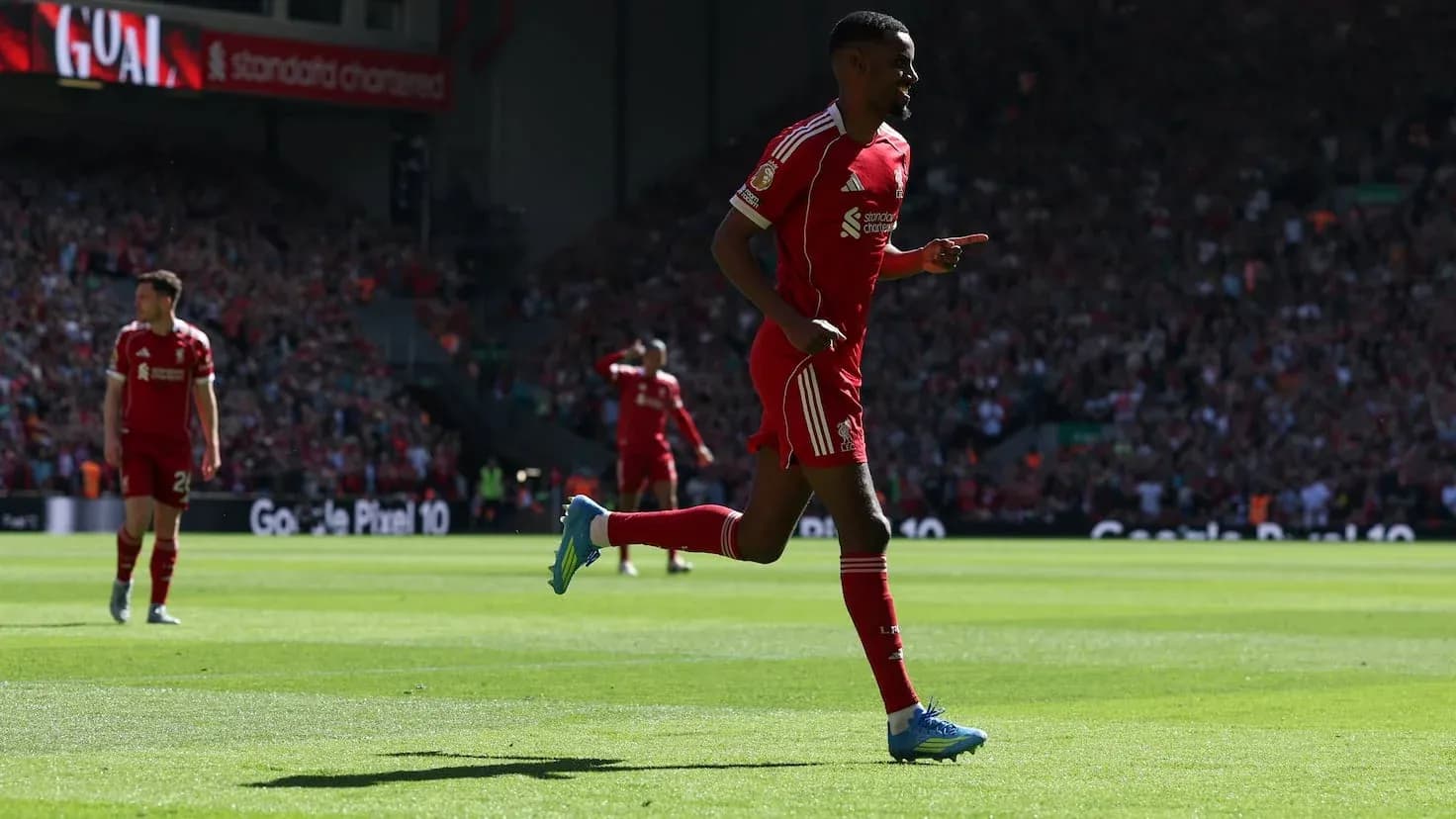 Joueur de Liverpool célèbre un but au stade