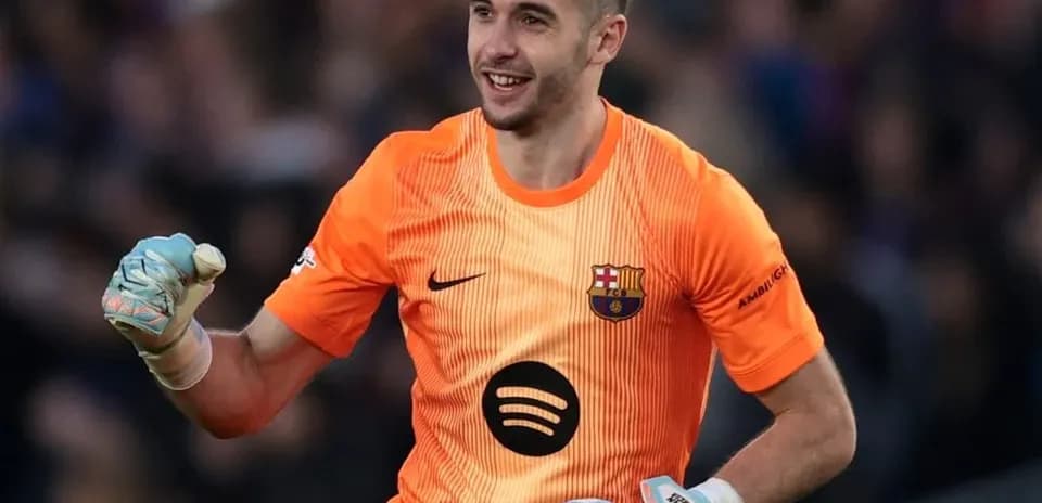 Gardien de but célébrant une victoire au stade