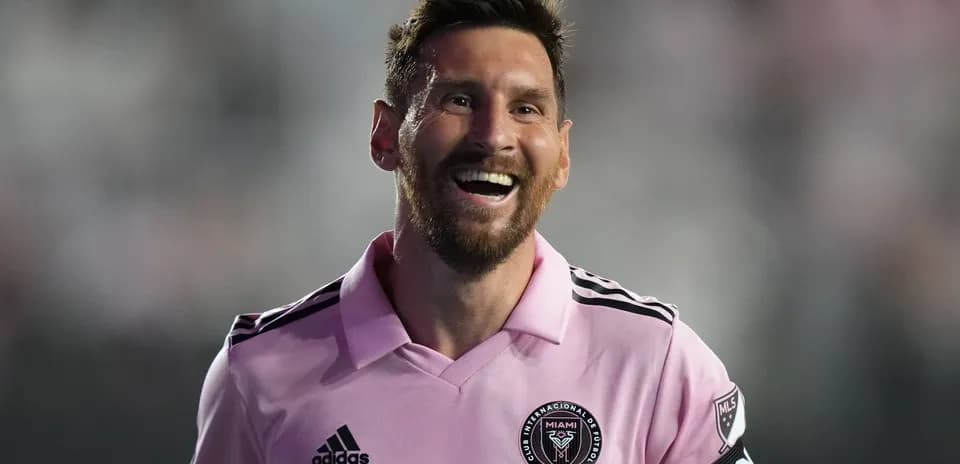 Joueur de l'Inter Miami souriant sur le terrain