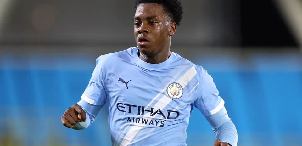 Joueur de Manchester City en action sur le terrain