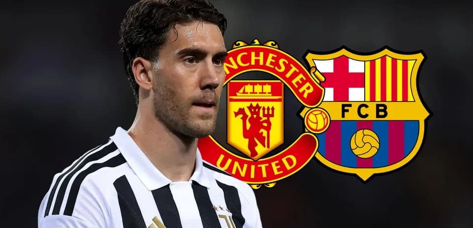 Joueur de la Juventus avec logos de Manchester United et Barça