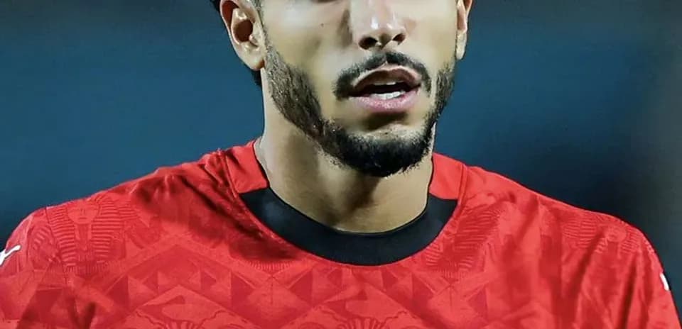 Joueur en maillot rouge de l'équipe d'Égypte