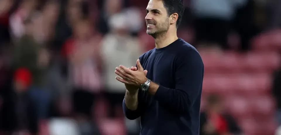 Entraîneur applaudissant après le match