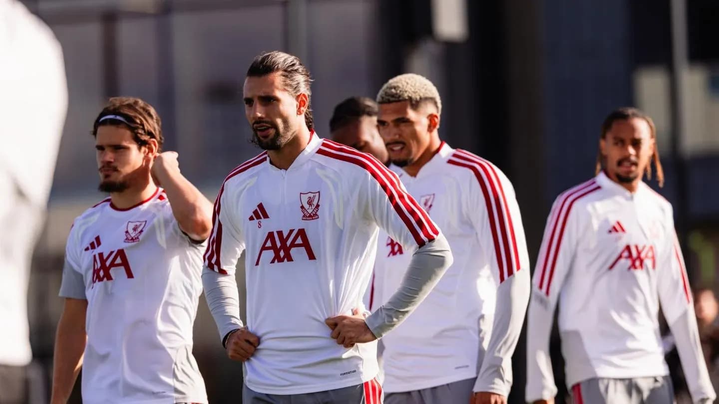 Joueurs de Liverpool lors d'une séance d'entraînement Joueurs de Liverpool lors d'une séance d'entraînement