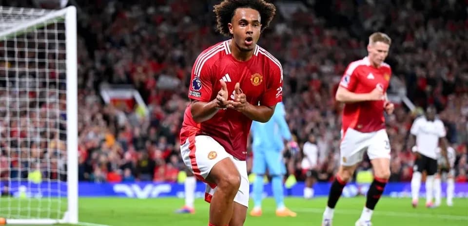 Joueur de Manchester United célébrant un but marqué