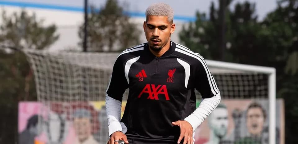 Joueur de Liverpool s'entraînant sur le terrain