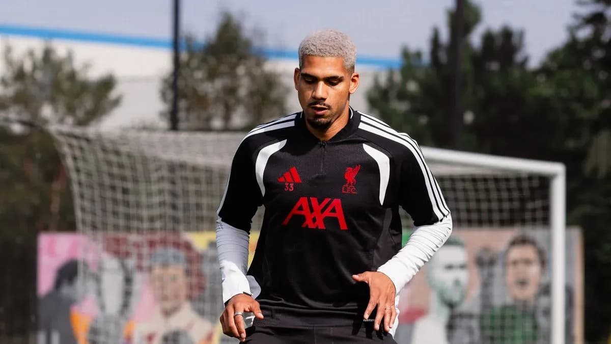 Joueur de Liverpool s'entraînant sur le terrain