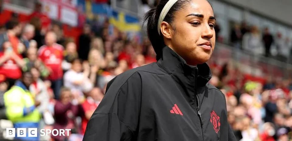 Joueuse de Manchester United entrant sur le terrain
