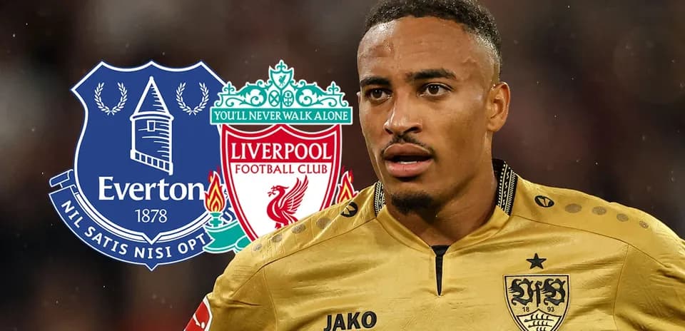 Joueur en maillot doré avec logos d'Everton et Liverpool