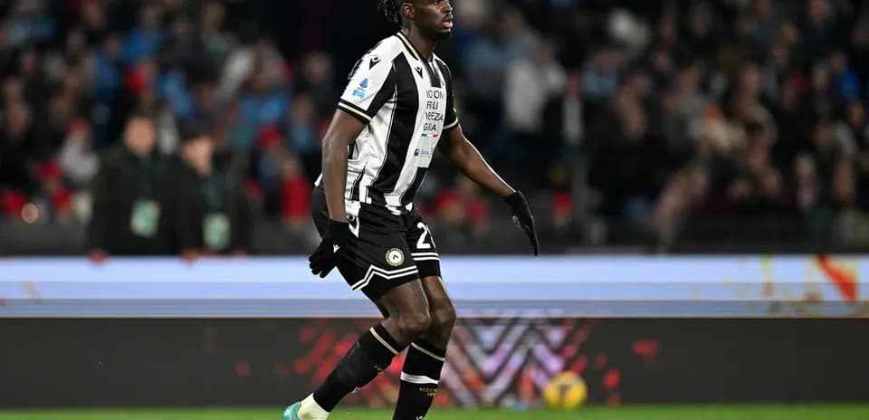 Joueur d'Udinese en action sur le terrain