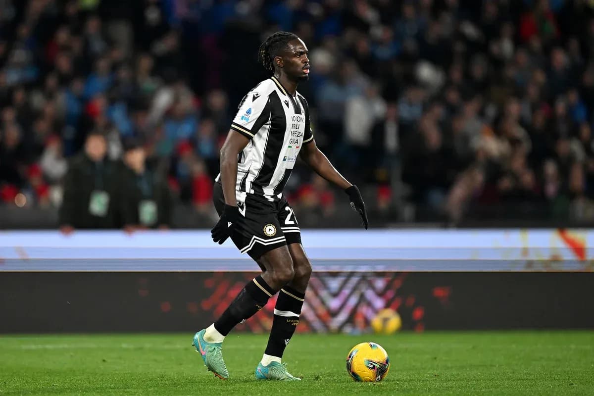 Joueur d'Udinese en action sur le terrain