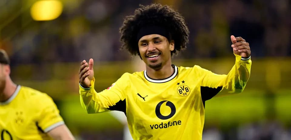 Joueur de Dortmund célébrant un but au stade