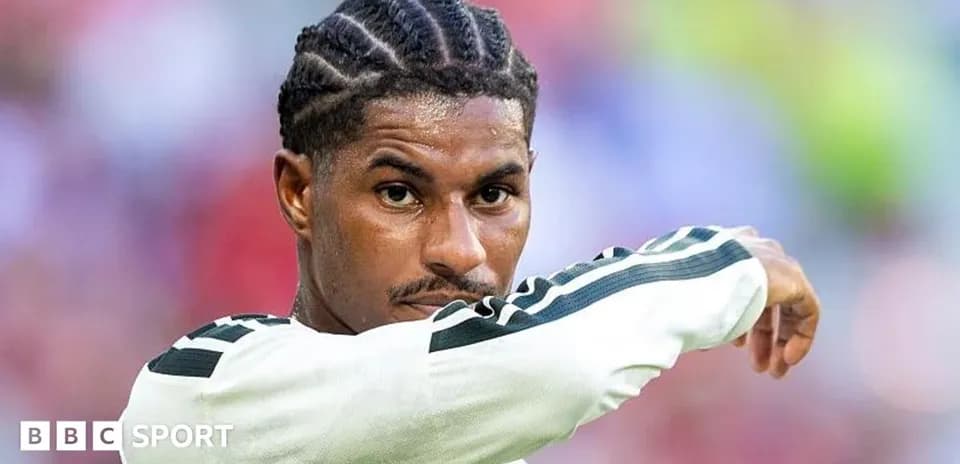 Joueur en action lors d'un match de football