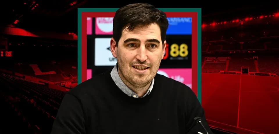 Entraîneur lors d'une conférence de presse