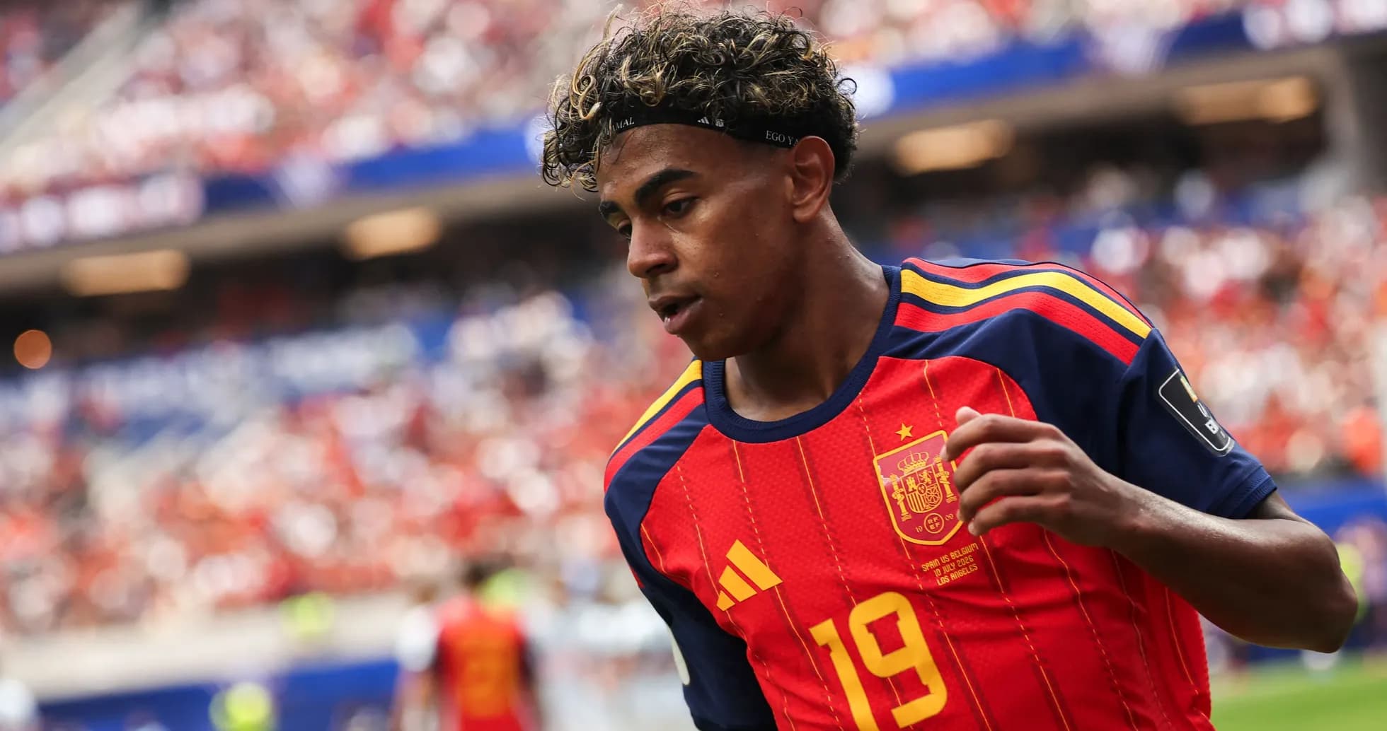 Joueur espagnol portant le maillot numéro 19 en action